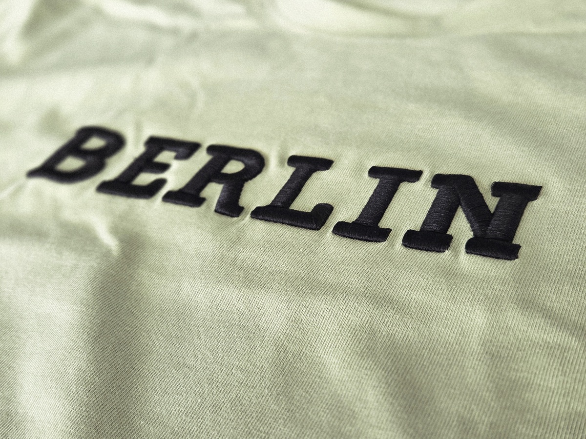 Damen Oversize T-Shirt mit deiner Lieblingsstadt bestickt