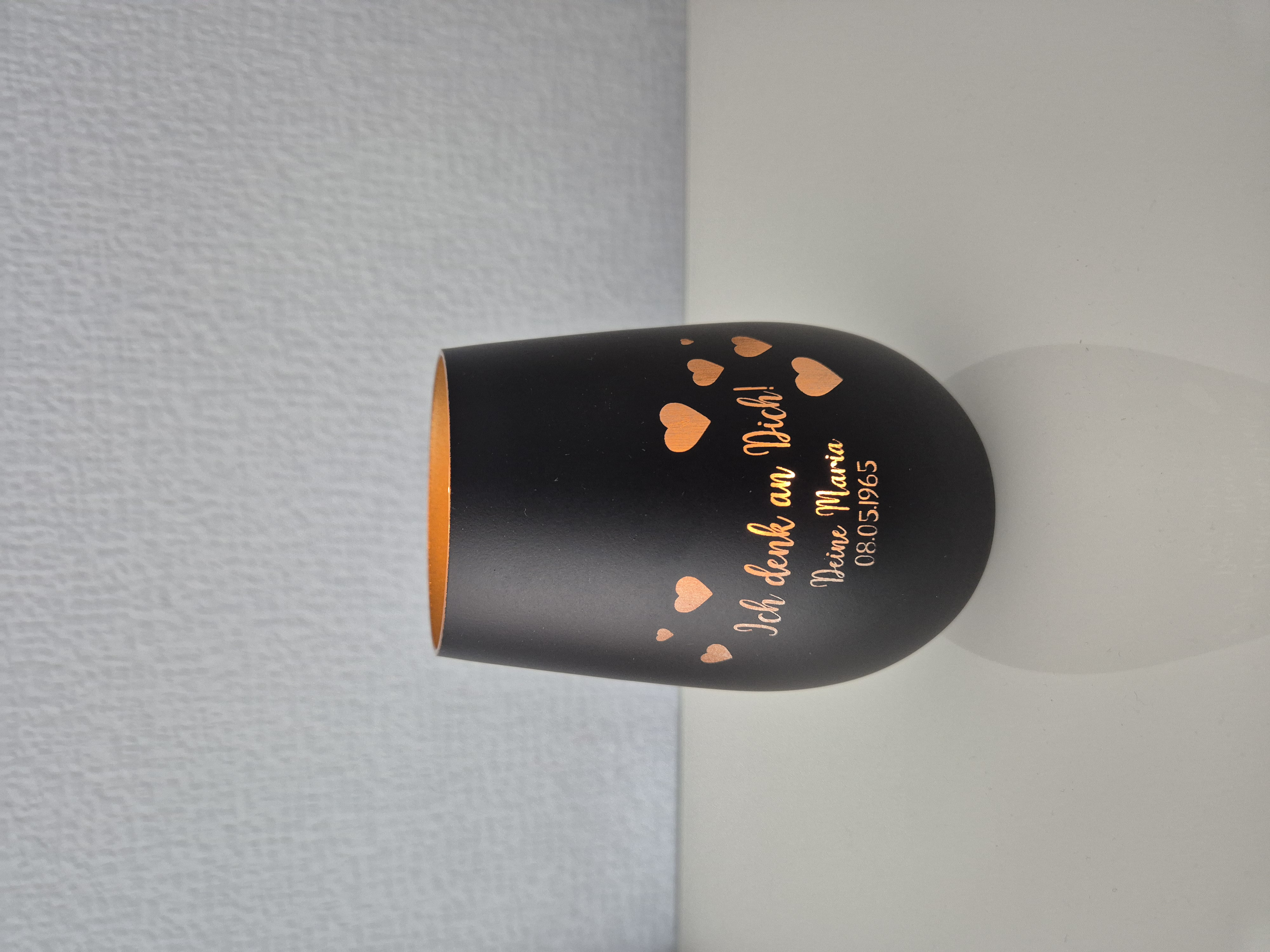 Glas in schwarz inkl. Wunschgravur